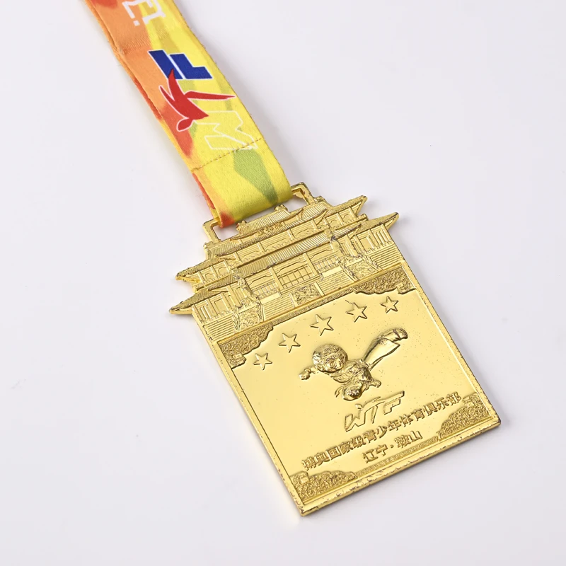 Latest Zink Alloy Distinguished Shiny Golden Medal Badge Silver Souvenir Gift customized colorful metal Medal