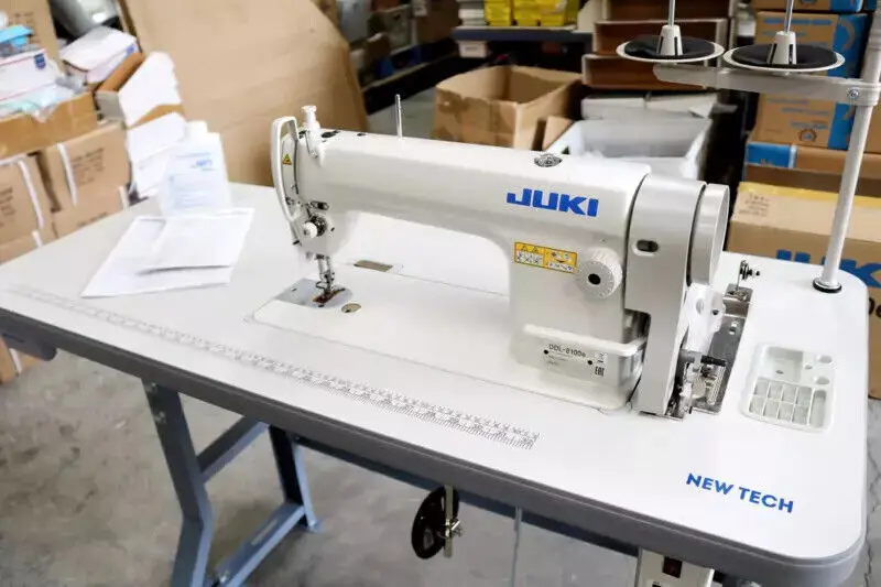 Industrial Sewing Machine Used Jukis DDL-8100e high speed single needle locksttich sewing machine with table