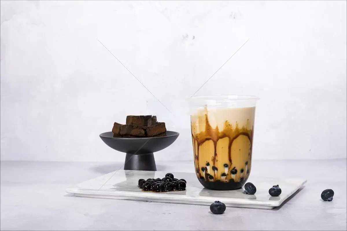 Custom logo plastic disposable juice cup and boba tea cups and yogurt cups with spoon for drink