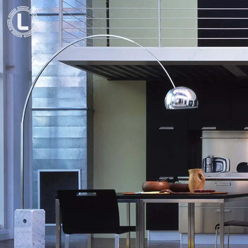 Светодиодный напольный светильник с хромом подходит для спальни и офисного освещения