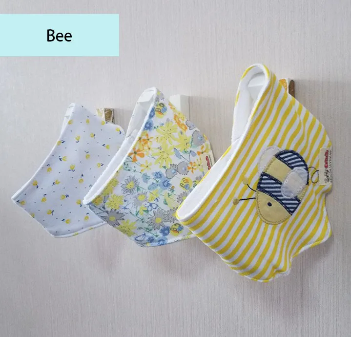  Hot Sale Baby Products Cotton Triangular Towel Print Bib Newborn Handkerchi