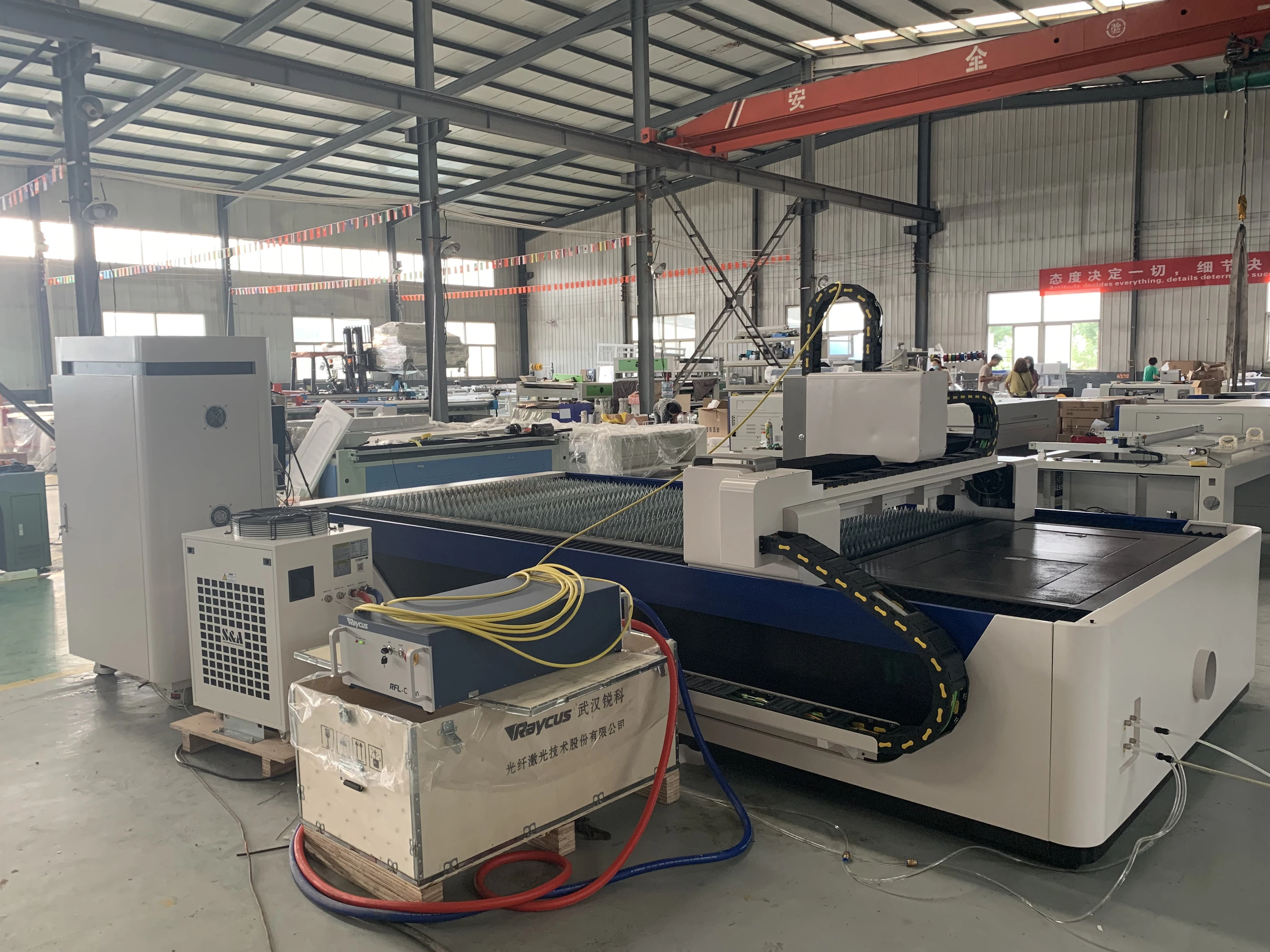 China Factory Price 1kw 1.5kw Metal Stainless Steel Carbon Sheet Fiber Laser Cutting Machine
