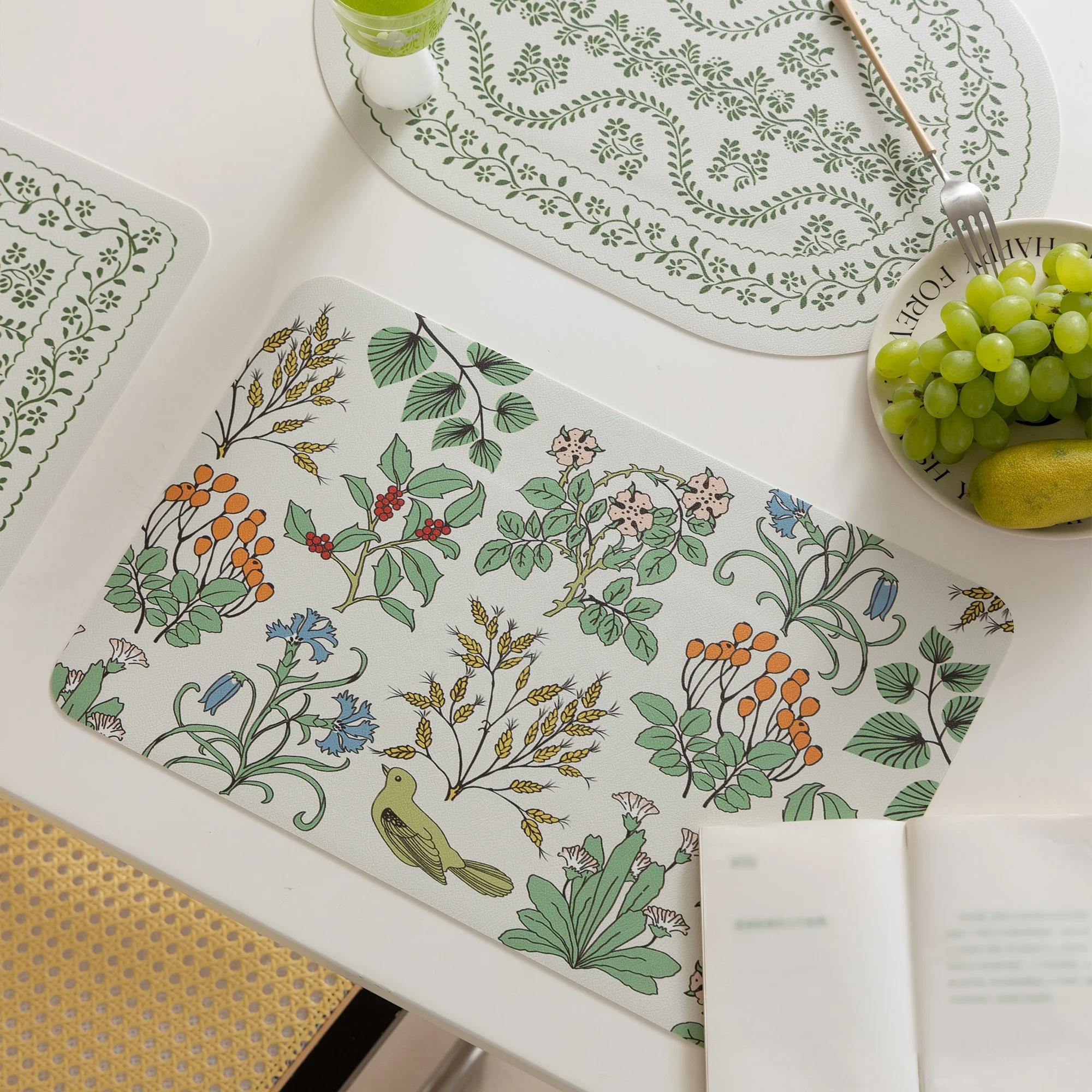 Low MOQ Modern Printed Floral Pattern PVC Placemat Waterproof Anti-scratch Home Decoration Tablemat
