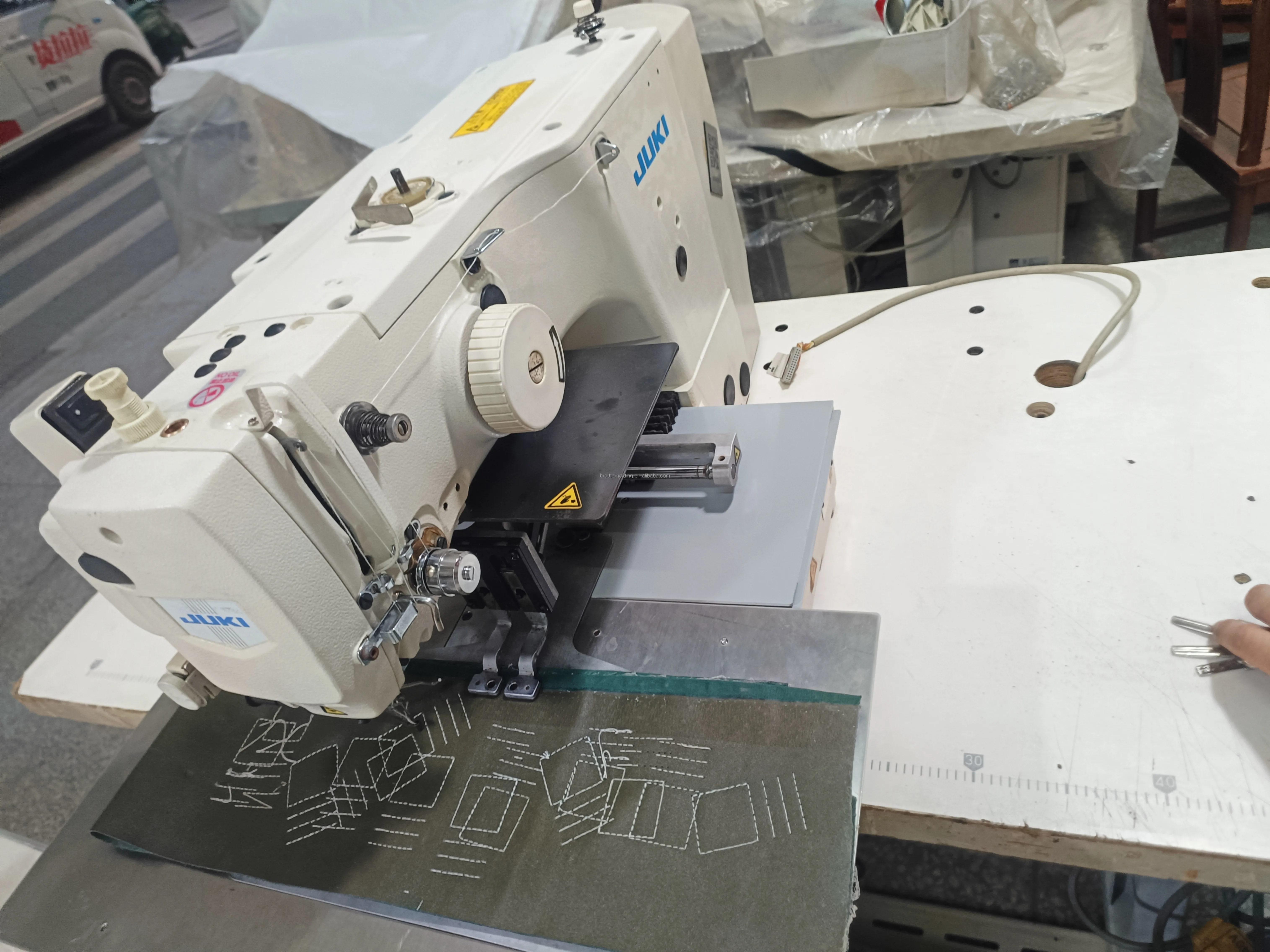 JUKIs AMS-210E 2210 Computer Controlled Cycle Machine Pattern Stitching Industrial Sewing Machines