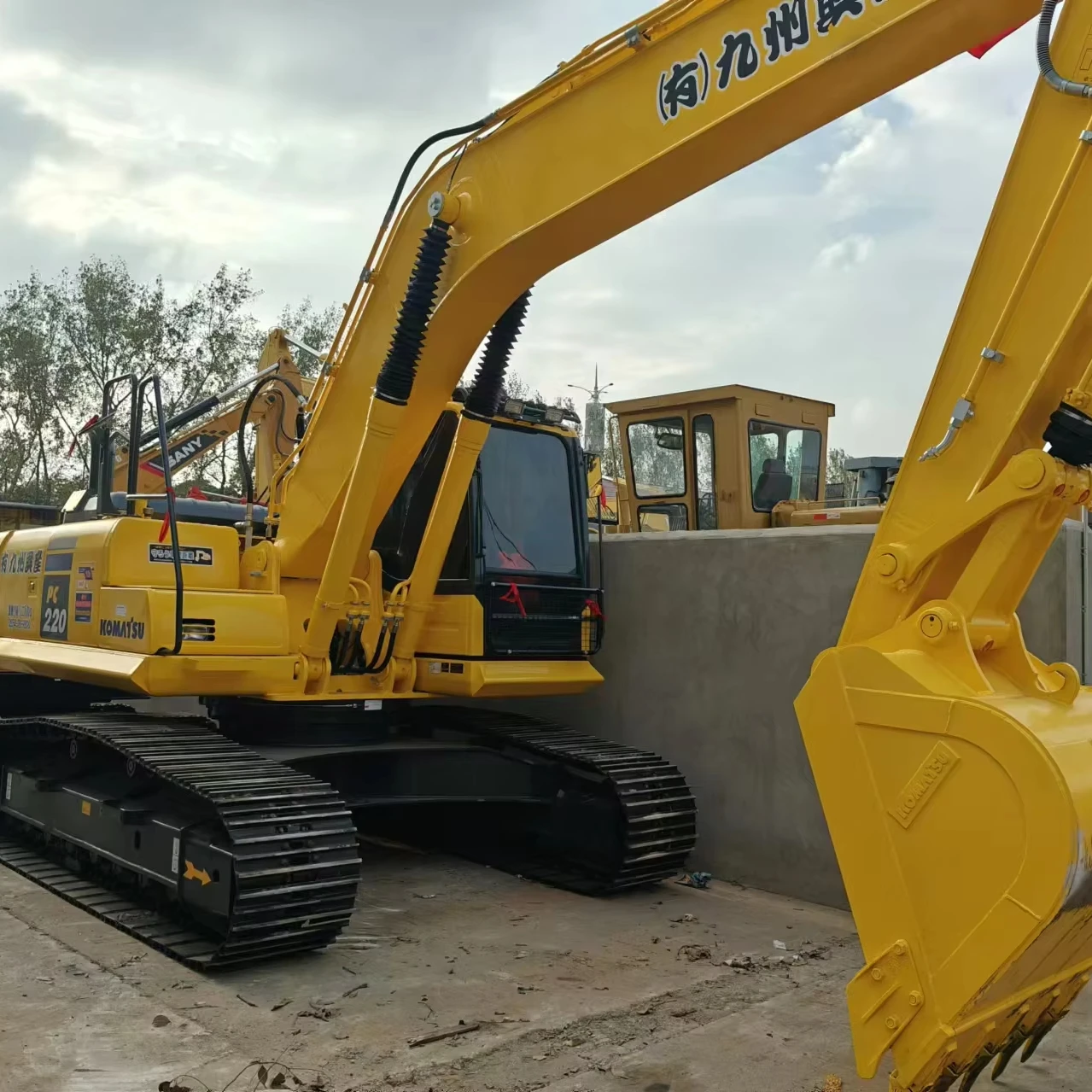 Оригинальный Komatsu Pc220 б/у экскаватор 22 тонны б/у экскаватор PC220 Komatsu б/у гусеничный экскаватор