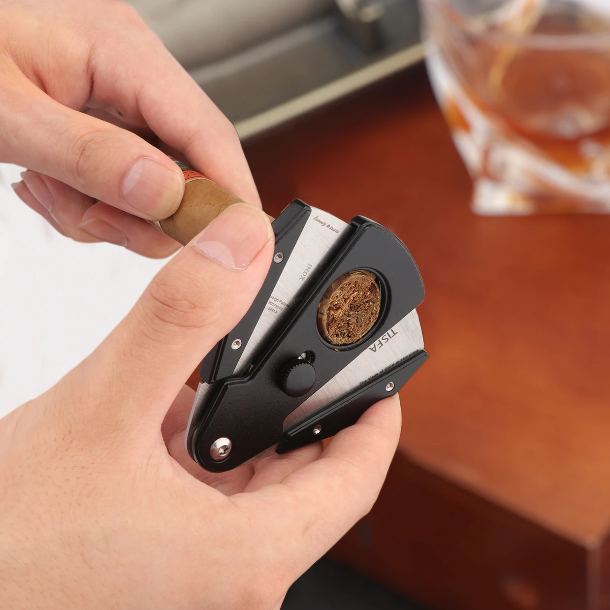 XiFei Wholesale Custom Logo Double Blades Sharp Stainless Steel Guillotine Cigar Cutter