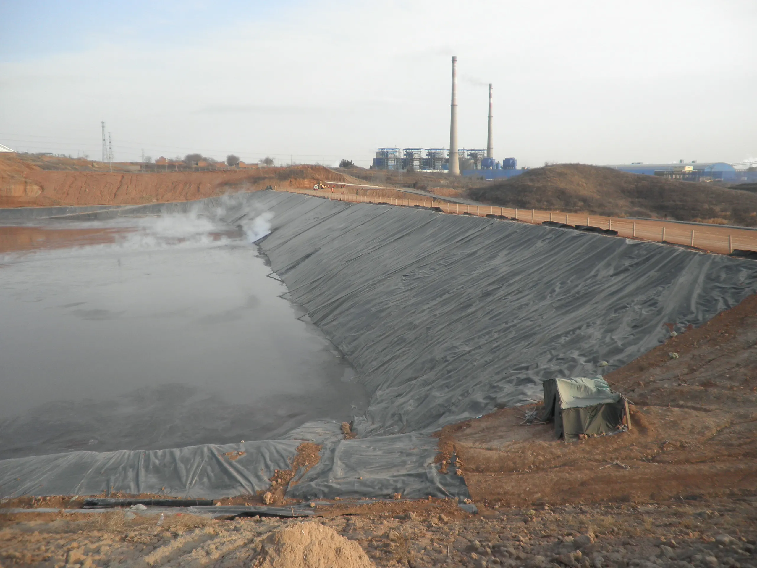 Three layers co-extrusion HDPE Geomembrane liner-middle signal layer white color for installation detecting damage
