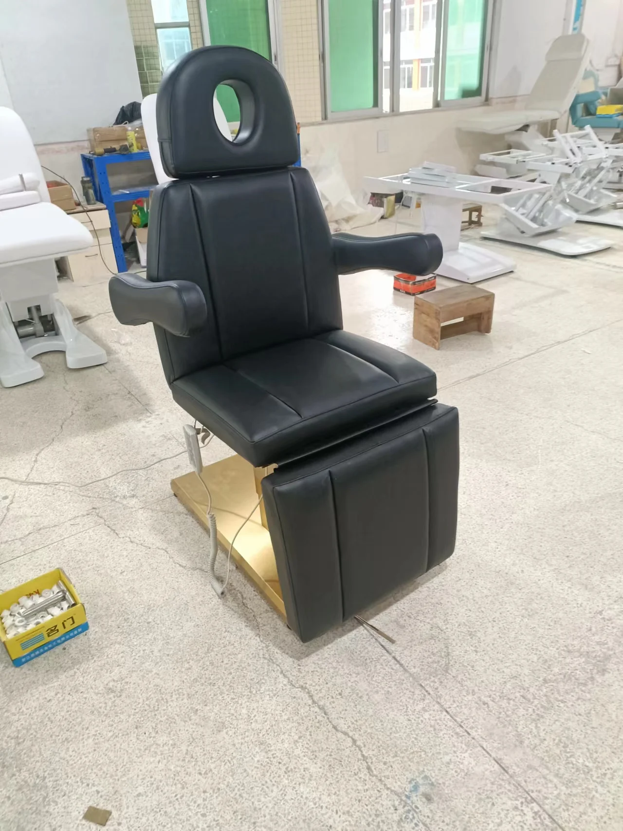 High-end luxury gold base beauty facial table electric massage pink lash bed for wholesale