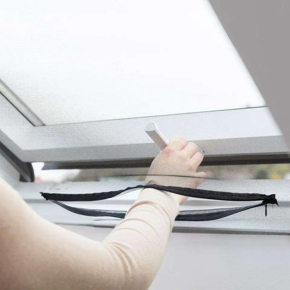 China Cheap Magnetic Mosquito Window Netting DIY Fly Window Screening Polyester Mesh with Hook and Loop Fasteners