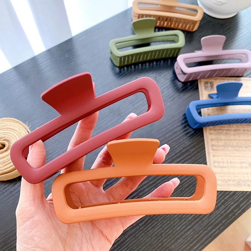 Yucat Wholesale 12cm PC Material Fashion Korean Big Hair Clips Accessories Large Plastic Matte Hair Claws For Women