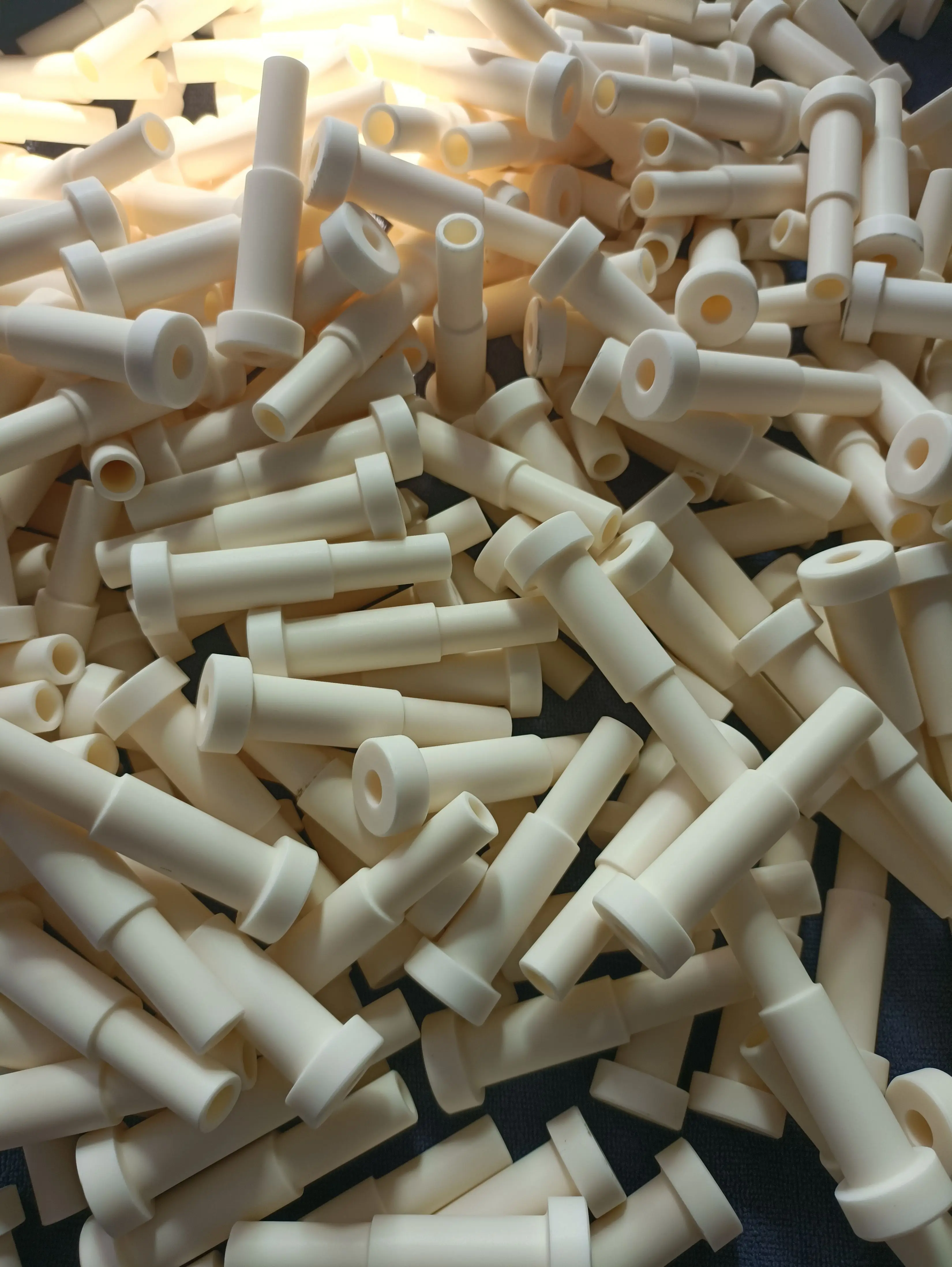 Высокоточное керамическое промышленное обработанное Al2o3 глиноземное керамическое сопло высокой чистоты