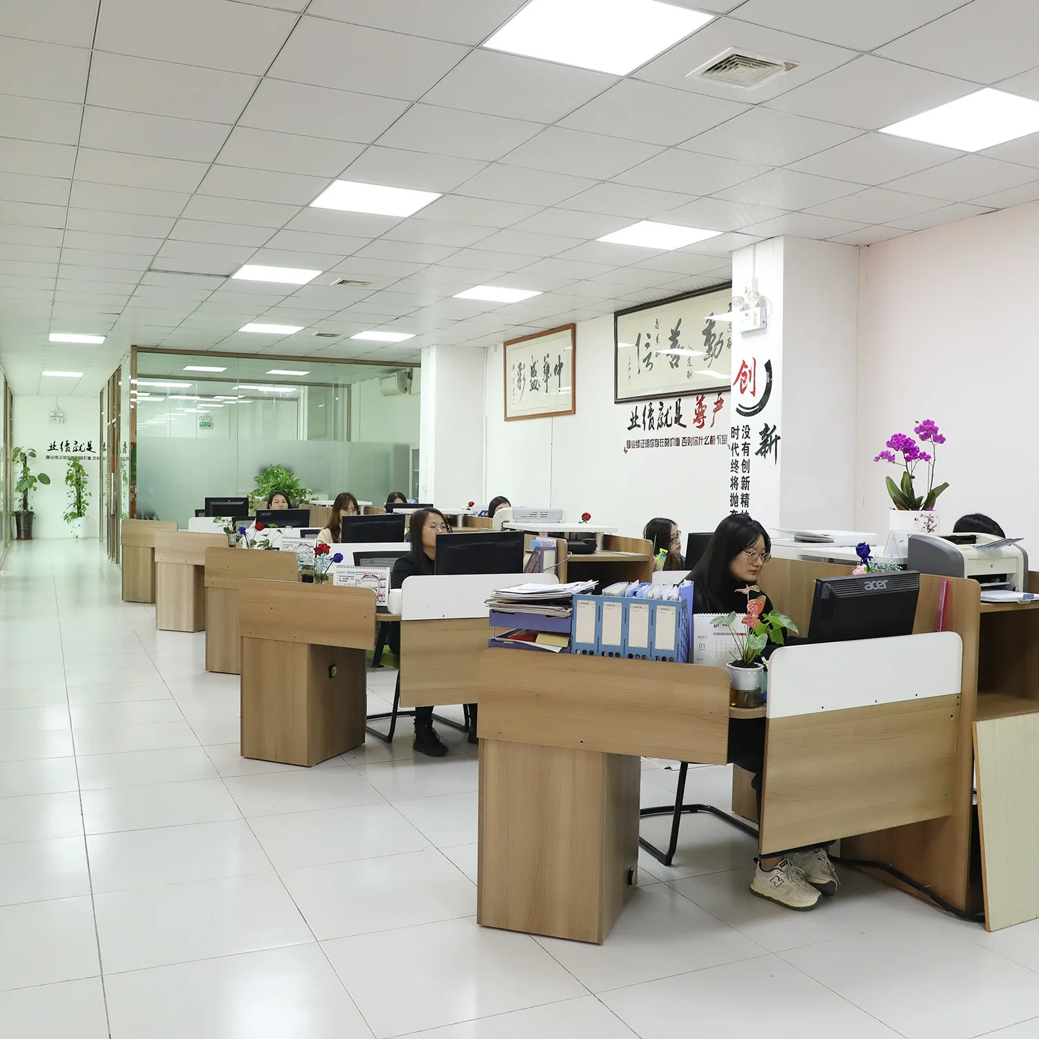 LC Brand Manufacturer CNC Auto Servo Cylindrical Glass Bottle Container Cream Cosmetic Bottle Screen Printing Machine