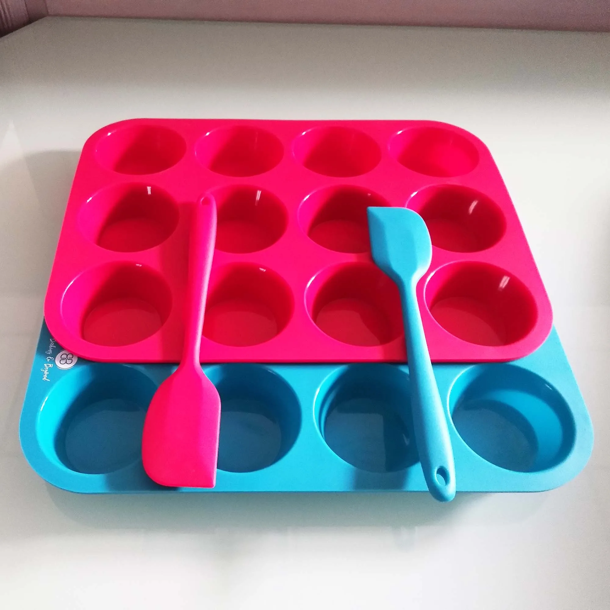 hot sale 12-Cup Silicone Regular Muffin Pan,Baking Cups mold pan .cake baking utensils