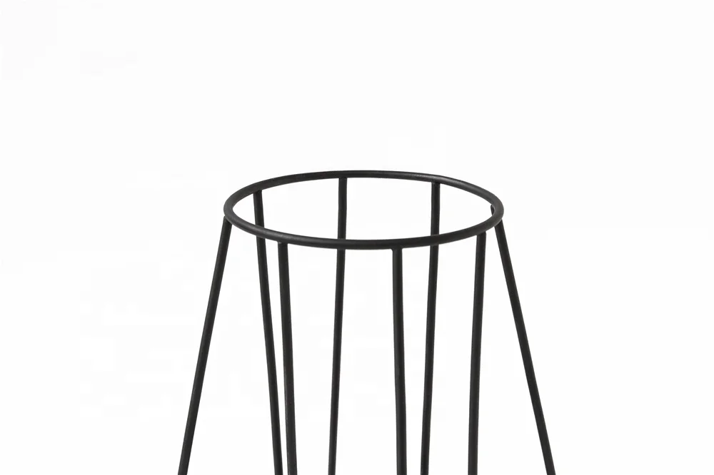 
BENTU TAI Black and white metal hollow table lamp bedroom bedside decorative table lamp cement retro industrial lamp 