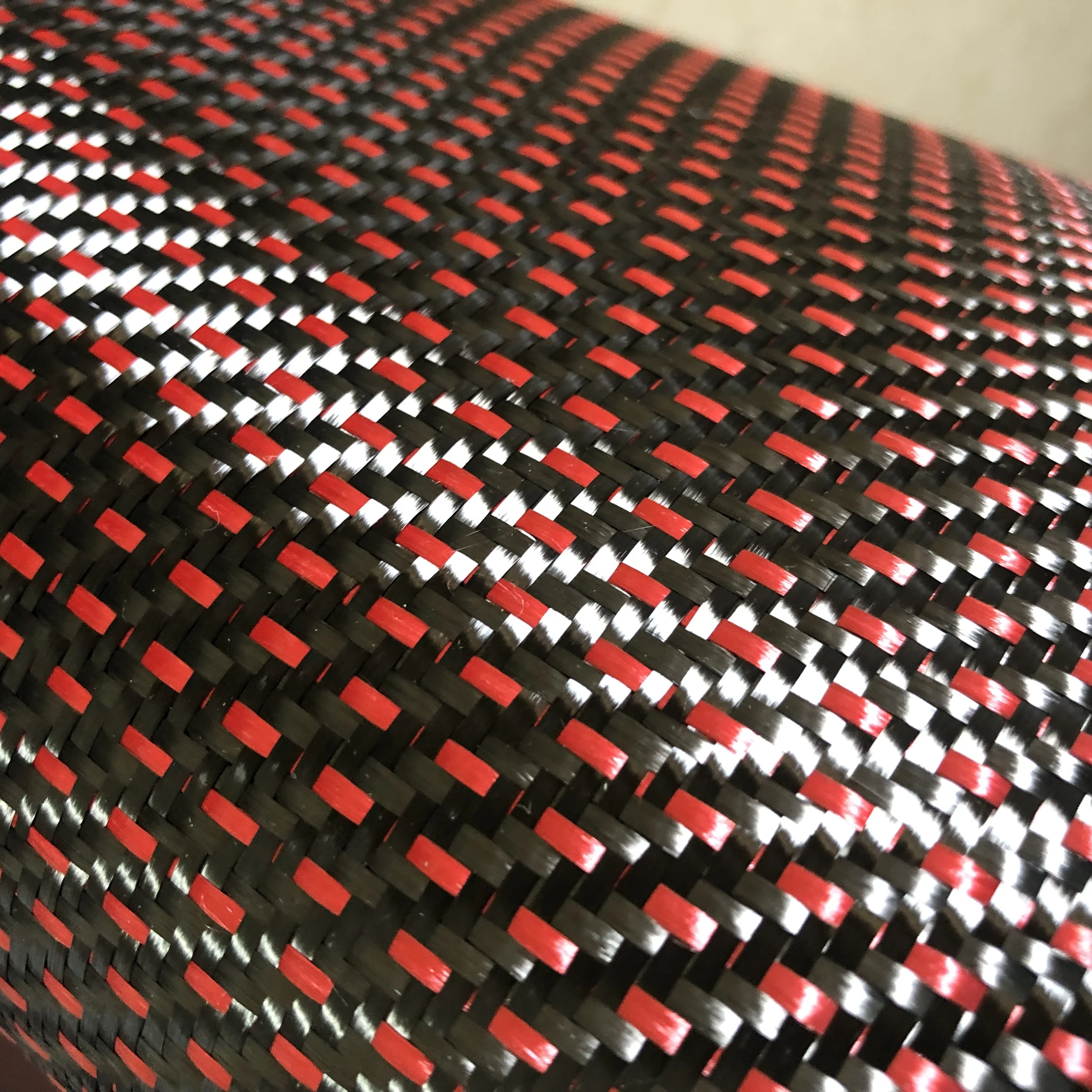 Red aramid and carbon fiber hybrid fabric 2+1 weaving style