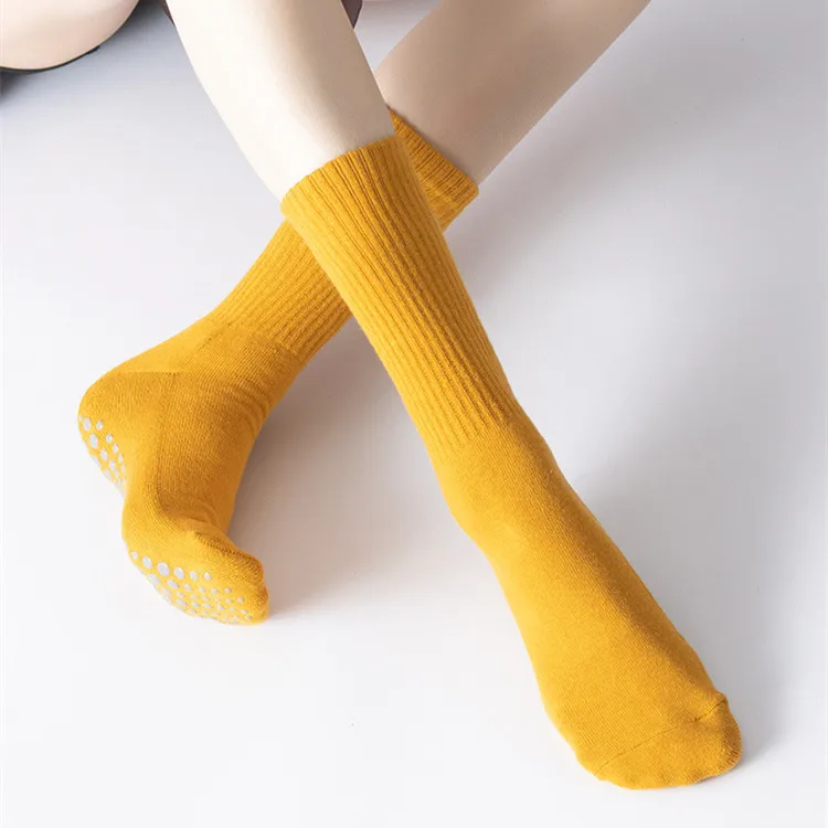 wholesale yoga socks anti slip five toes yoga dance training cotton tube socks yoga sock display