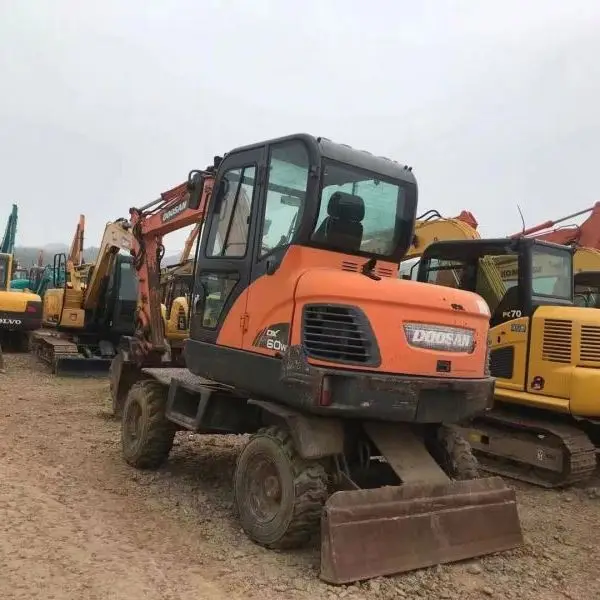 Small tyred wheeled excavators second hand DOOSAN DX55W Hyundai 60W Doosan DX60W small 6 Ton Used Wheel Excavator
