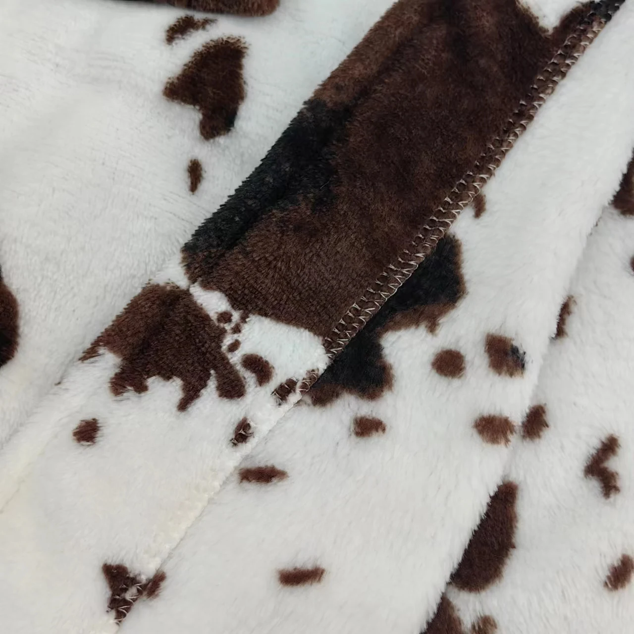 Eco-friendly High Quality custom 4Pcs Bath Robe extra long Flannel Bathrobes Eye mask, shower cap, slippers, shower robe