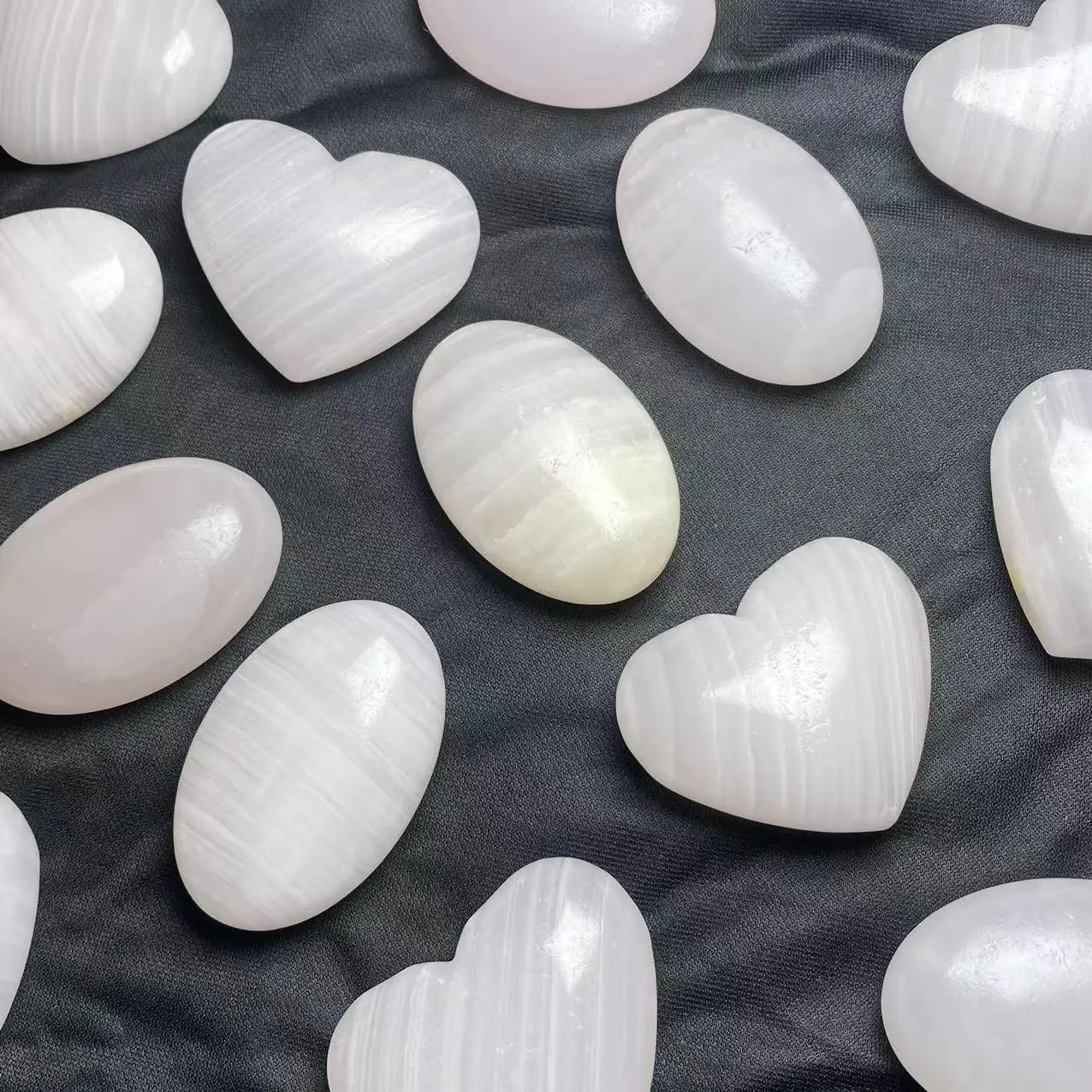 High Quality Standard UV Fluorescence Natural Pink Calcite Polished Crystal Heart Palm Stone Home Decor Gift