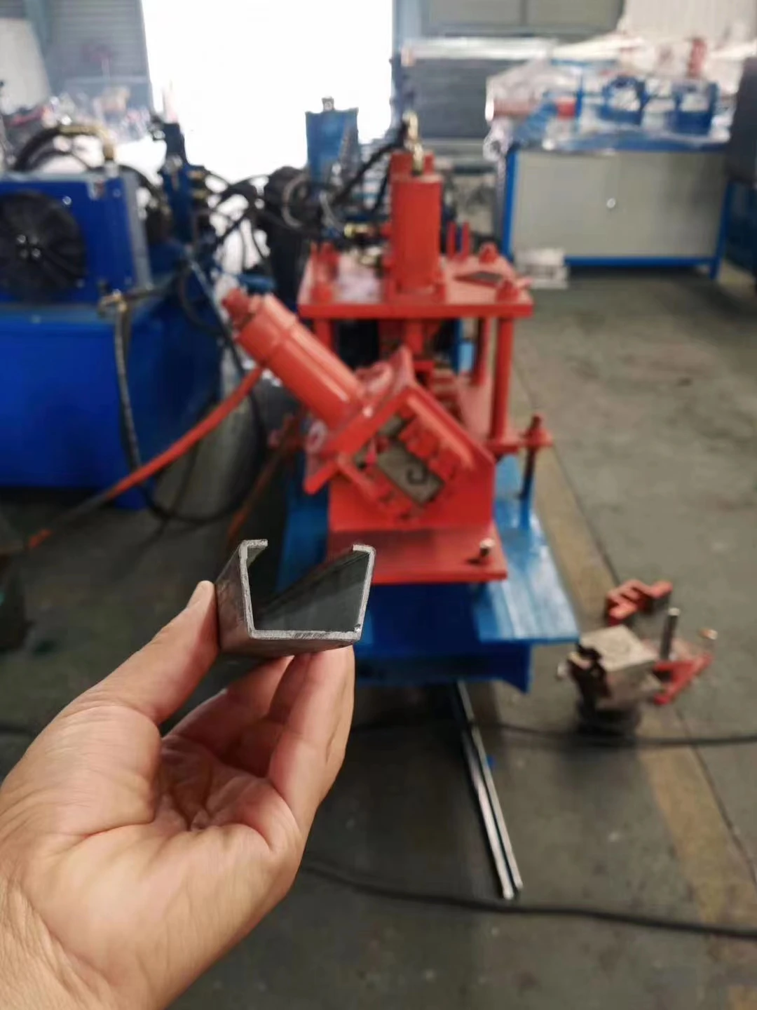 Manufacture Automatic High Quality C-type special design purlin Roll Forming Machine