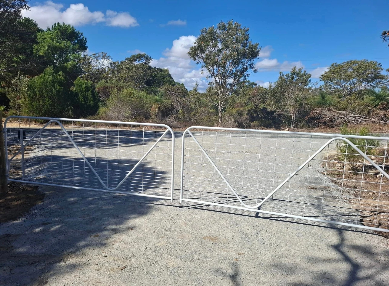 2x2 3x3 Galvanized Cattle Welded Wire Mesh Panel for Farm Gates And Fences