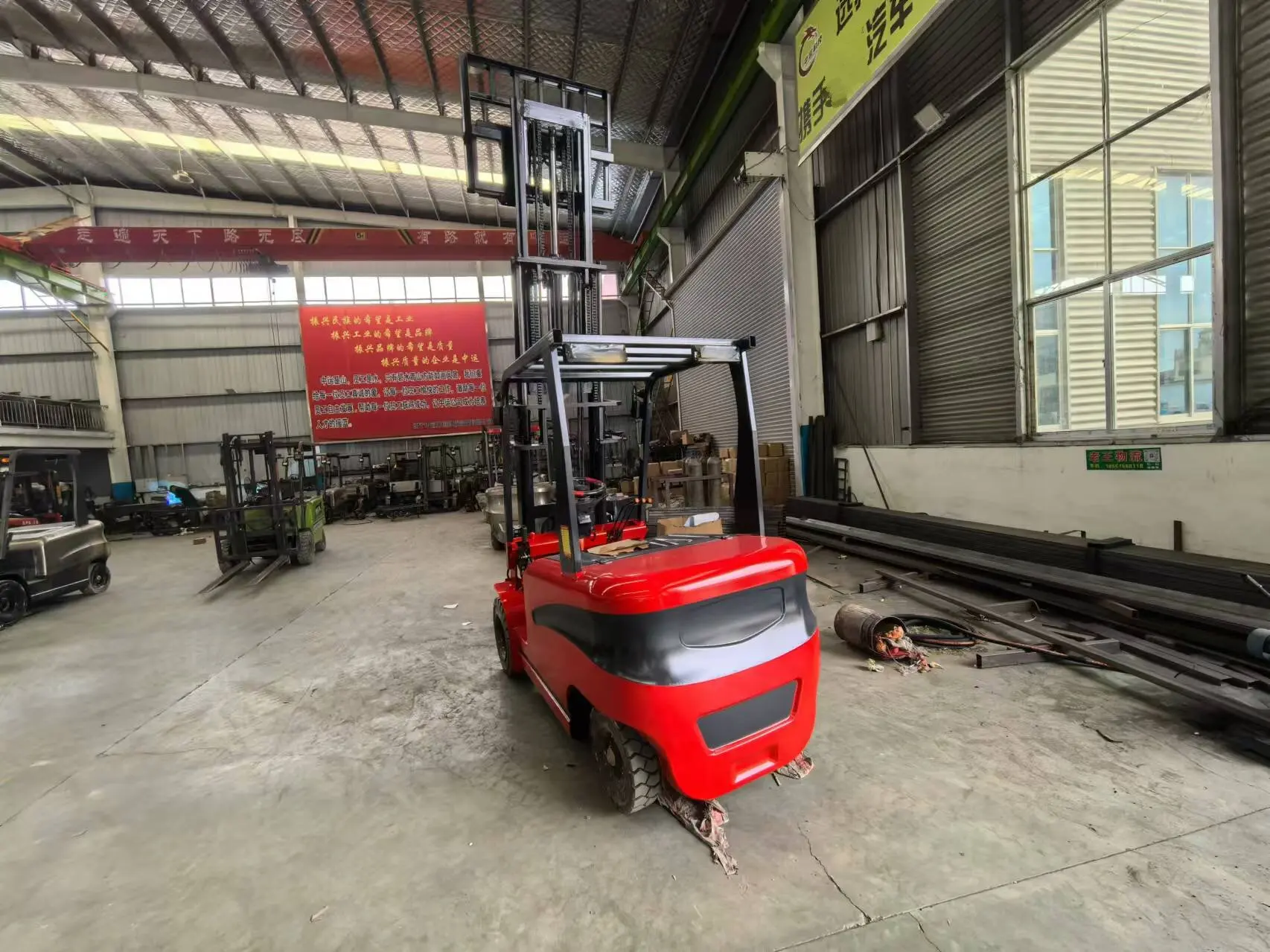 High Quality Control Heavy Duty Electric Forklift For Material Handling With High-Capacity Battery For Warehouse Operations