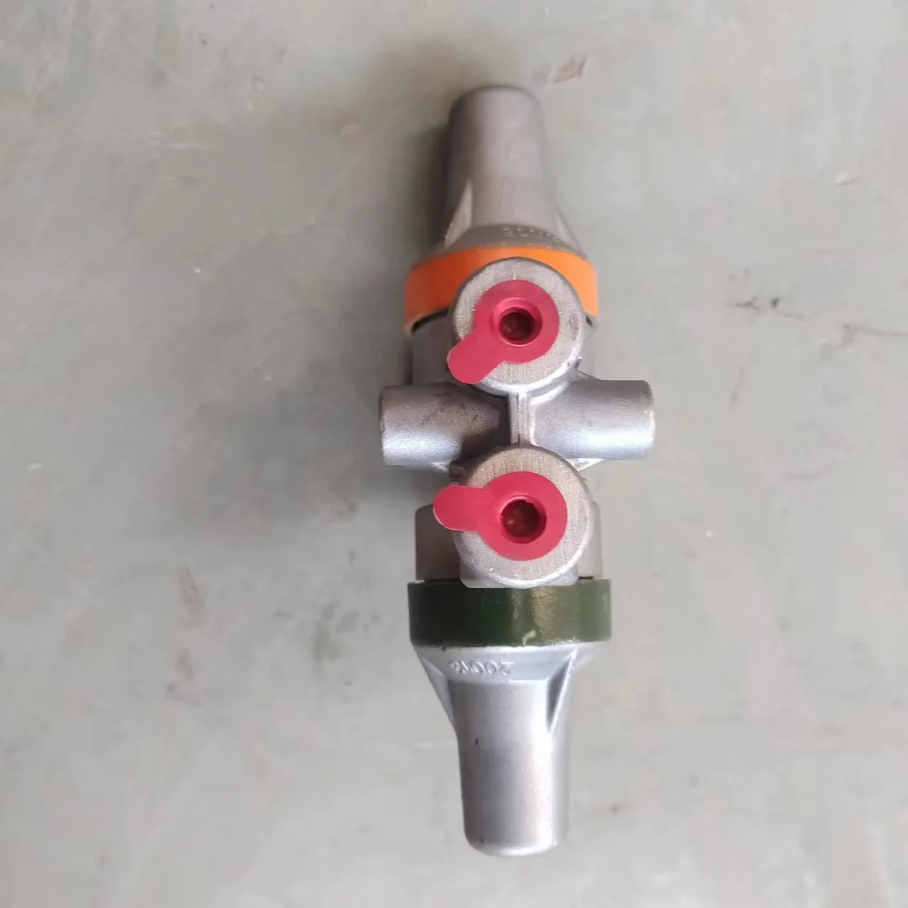 Double pressure regulating valve assembly for gas path of Fate 16-speed gearbox Air filter pressure regulating valve A-C03002-13