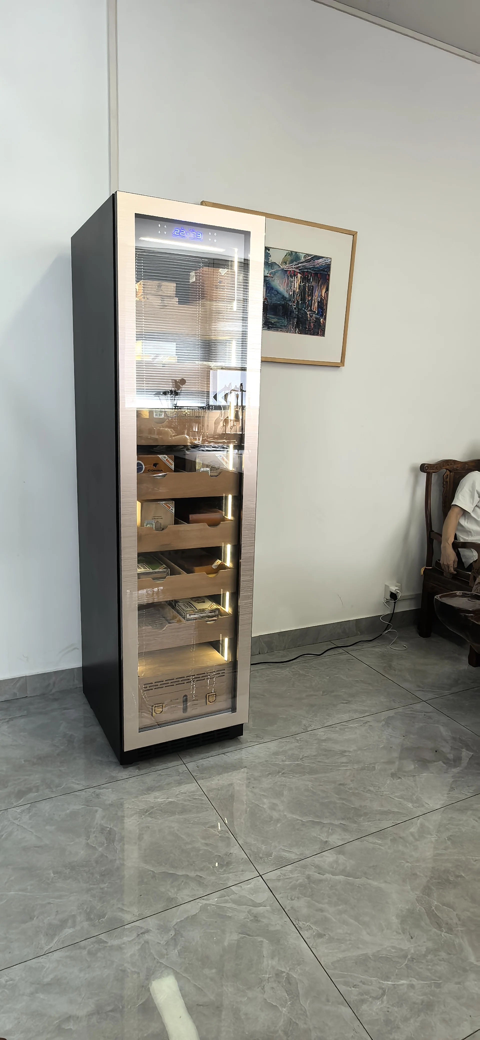 High quality 380L cigar humidor 2800 cigar humidity temperature humidor golden black cigar cellar