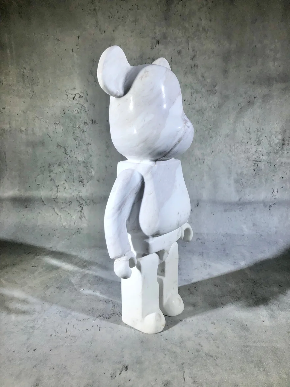 Hot Sales Calacatta White Marble Hand Carved Gloomy Bear Stone Sculptures For Home Decoration