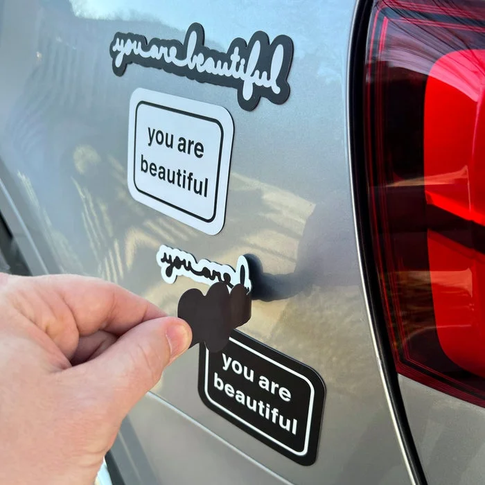 Автомобильная магнитная наклейка на бампер