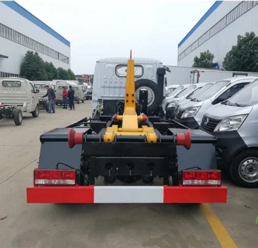 SINOTRUK HOWO 4x2 мусоровоз с крючком для контейнерного погрузчика 4 cbm-10 куб.
