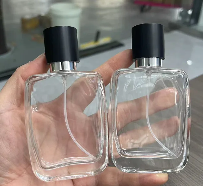 Custom Logo Refillable Square Fragrance Spray Bottle 50ml Clear Glass Perfume Bottle with Black Lids