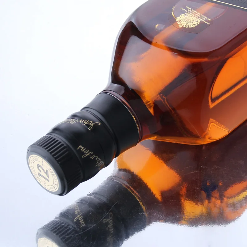 Customized Black Label 12 Year Blended Aromatic Flavours Scotch Whisky