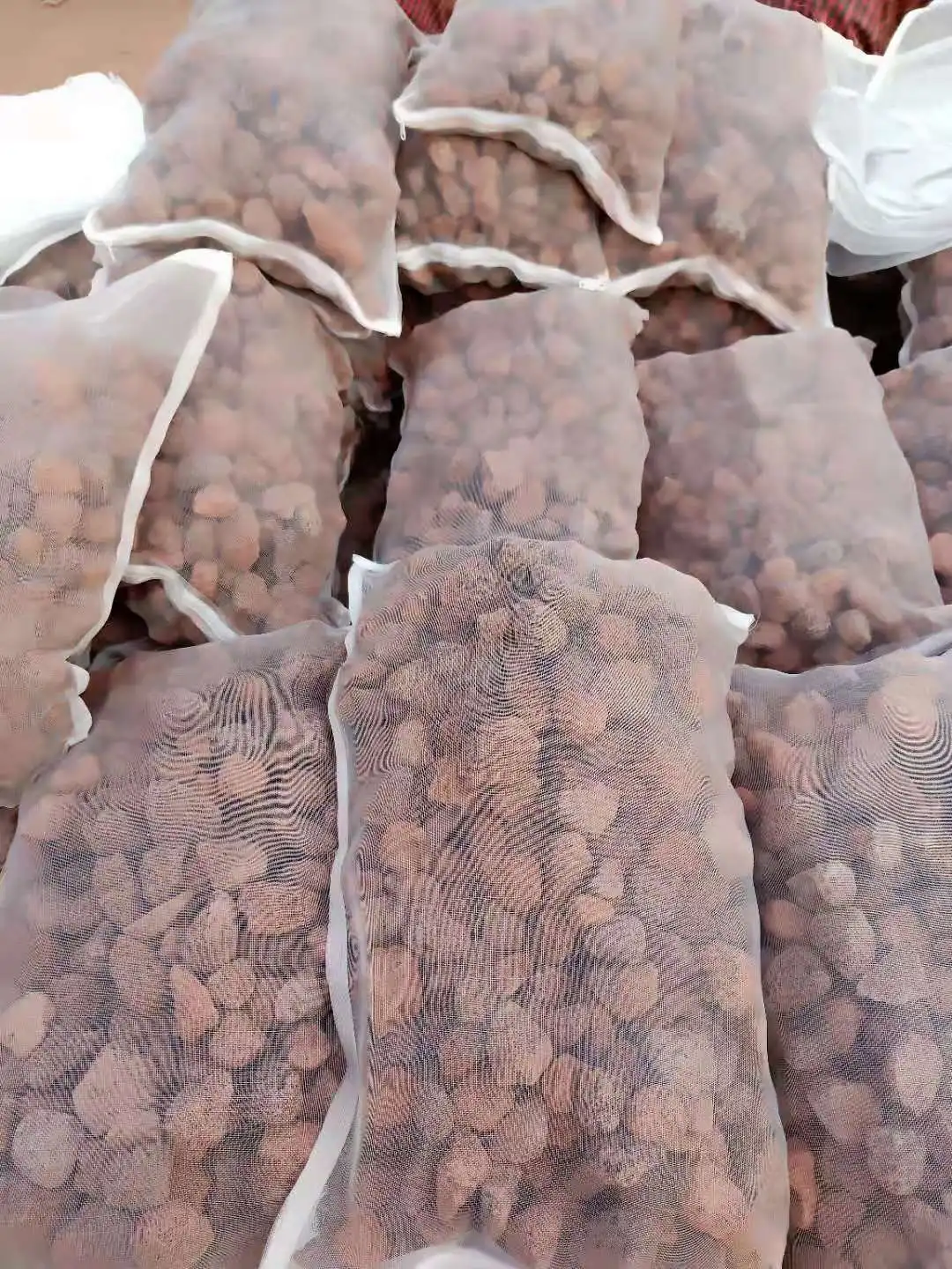 Pumice natural lava stone aroma volcanic rock oil suction absorbing stone by all specifications volcanic rocks planters