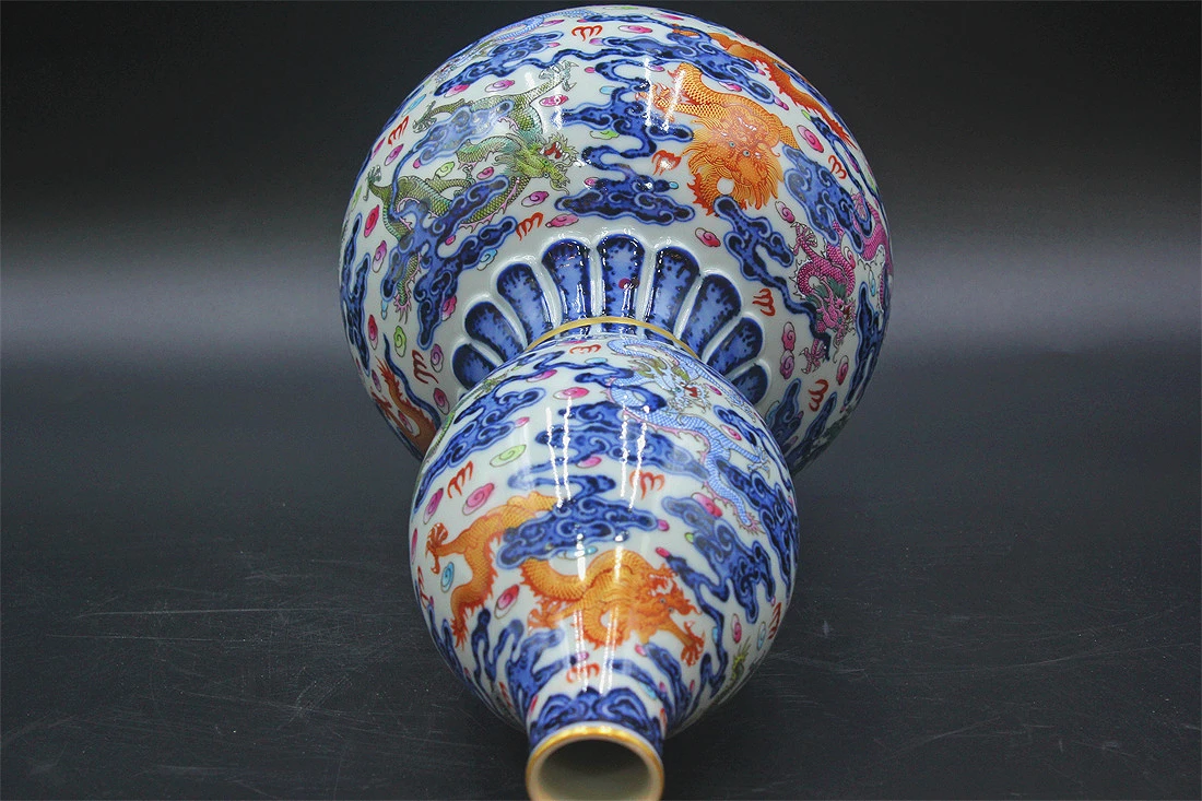 Jingdezhen старинный фарфор с ручной росписью Qing Qianlong: синий и белый Doucai Yunlong узор