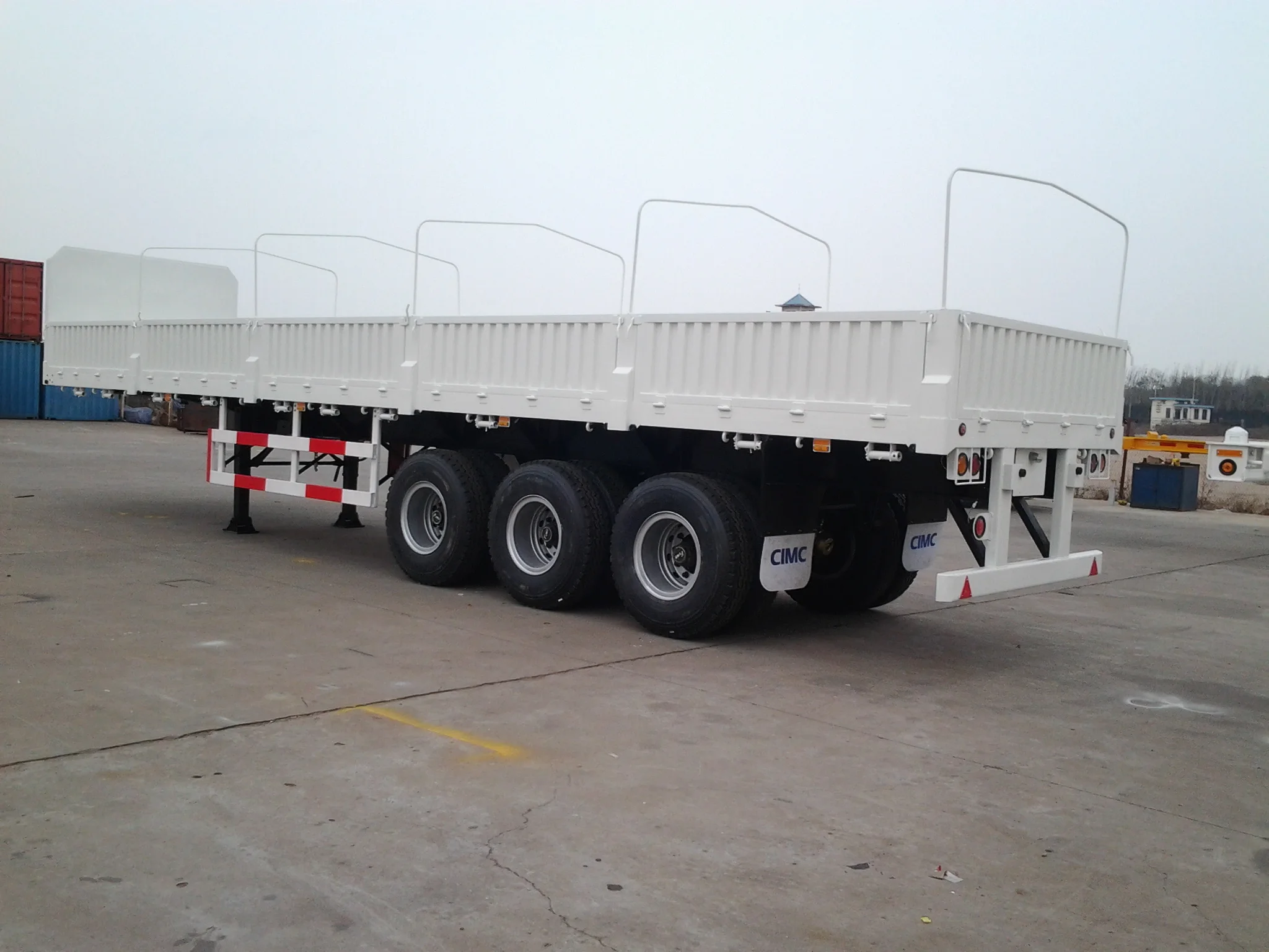 Factory Direct 40ft 3 Axles Flatbed Semi Trailer Side Wall Flatbed Trailer for Efficient Cargo Transportation