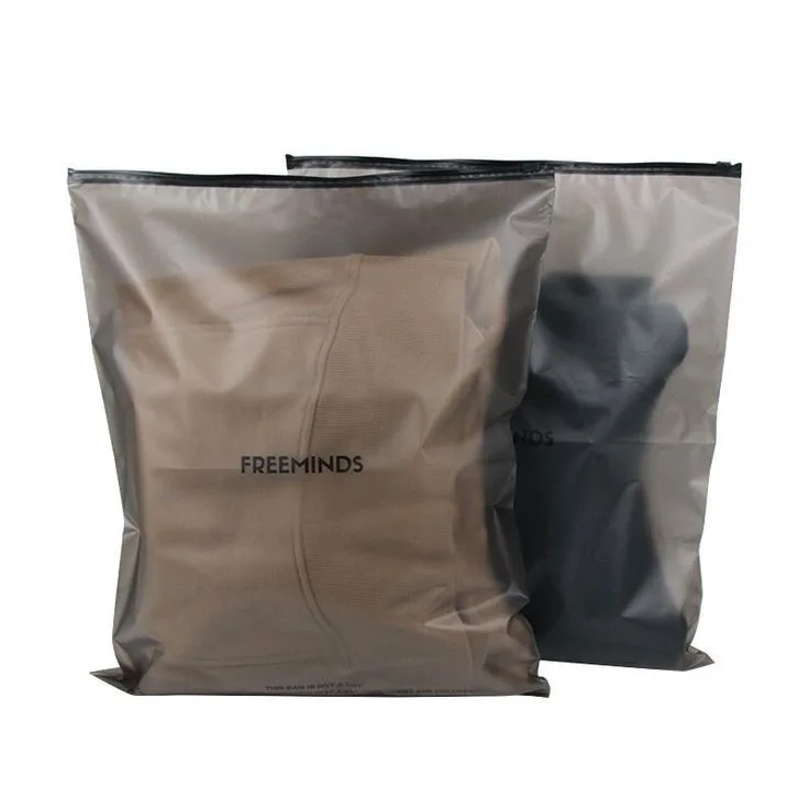 Wholesale Self-Sealing PE Plastic Zip Lock Bag with Logo Printing Custom Gusset Design for Black Tshirt Clothing Packaging