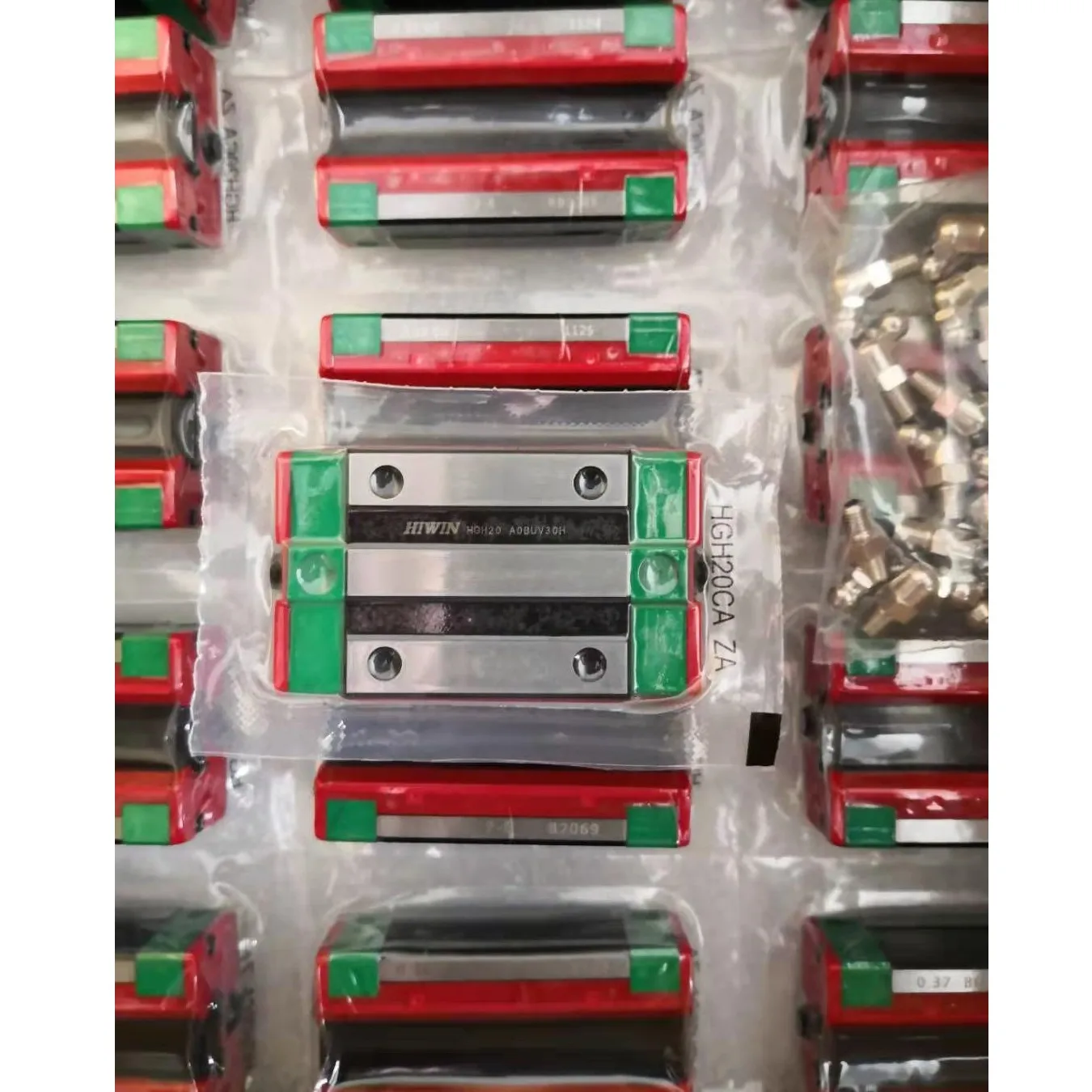 HIWIN carriage block HGH20CA HIWIN HGH20CA guide block and linear guide rail HGR20