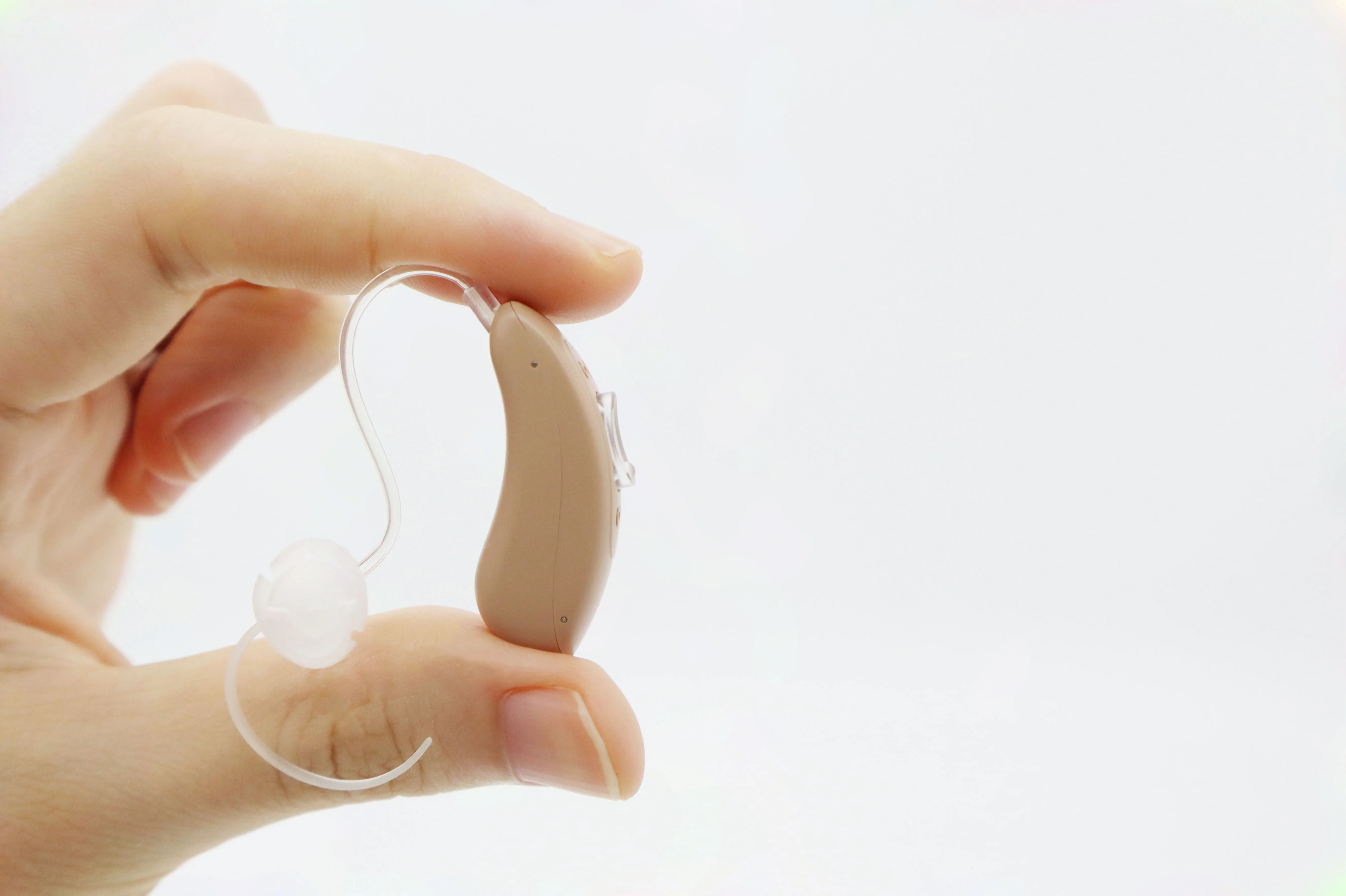 New product 2023 popular high quality china digital rechargeable 4 channel bte hearing aid for deafness