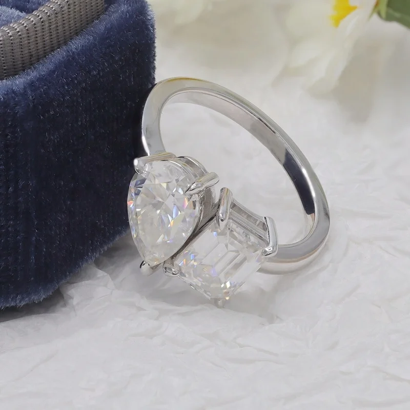 Paston Custom Jewelry Women Two Stones Design Ring 925 Silver 2ct+2ct Emerald & Pear Cut Moissanite Ring