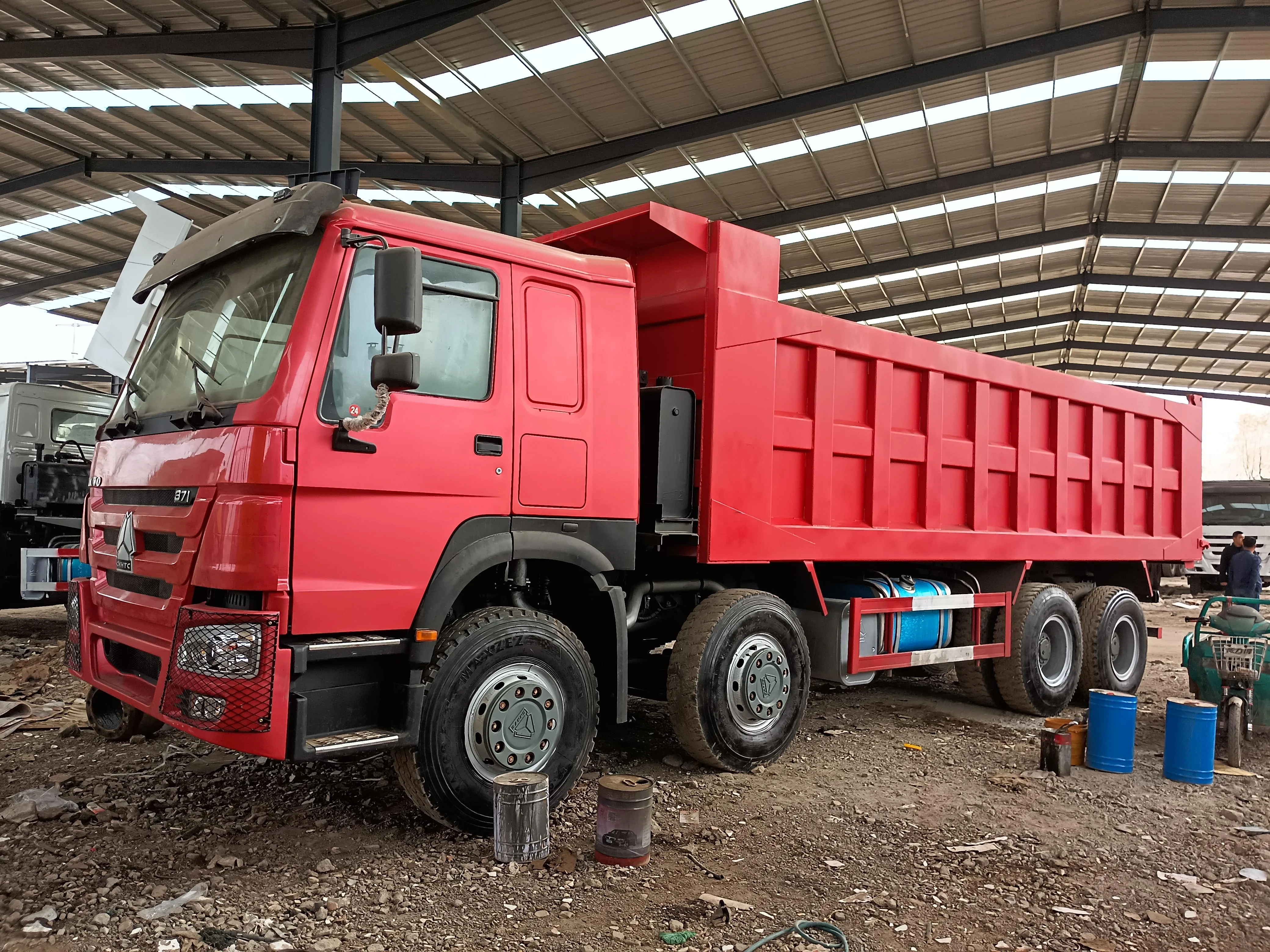 Sinotruk Howo 8x4 50t Dump Truck Left Hand Drive Used Construction Equipment 50ton 70ton Dump Trucks Tipper