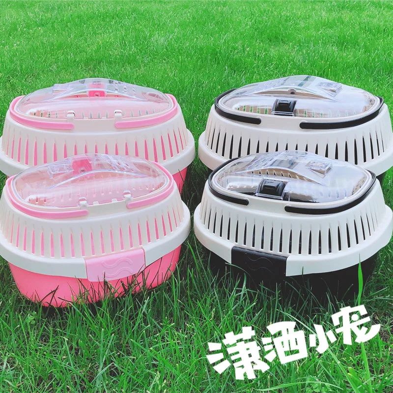 Take out guinea pigs, hamsters, rabbits, hedgehogs, chinchillas, ferrets, little pets out of the cage, portable cage