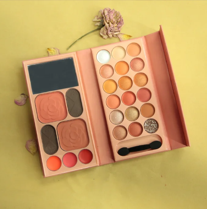 Wholesale Palets Makeup Eyeshadow Palettes Eyeshadow Blush highlighter contour All In One Buy Eyeshadow Palettes