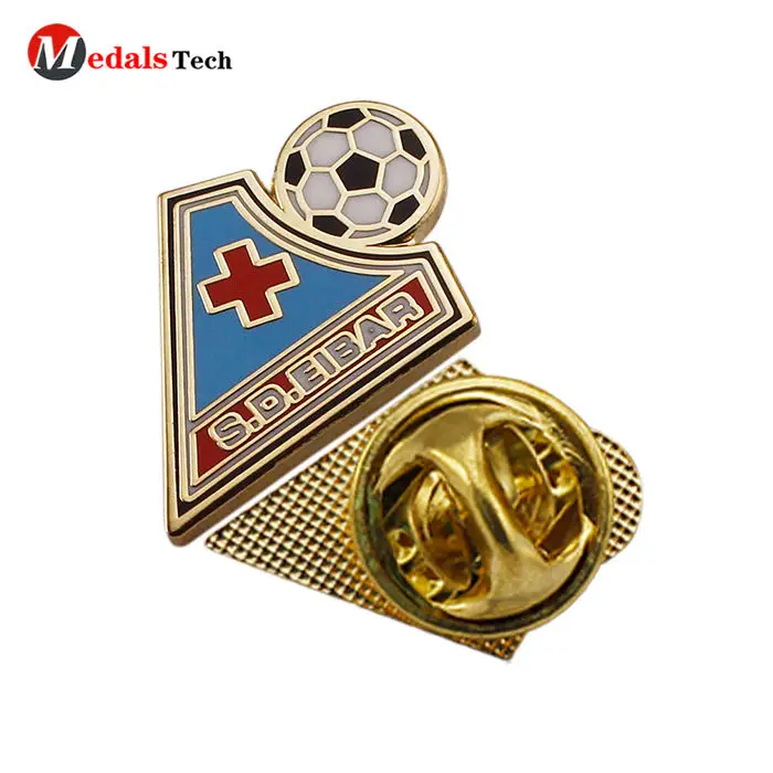 2023 hot football club souvenir pins customized gold plated metal badge