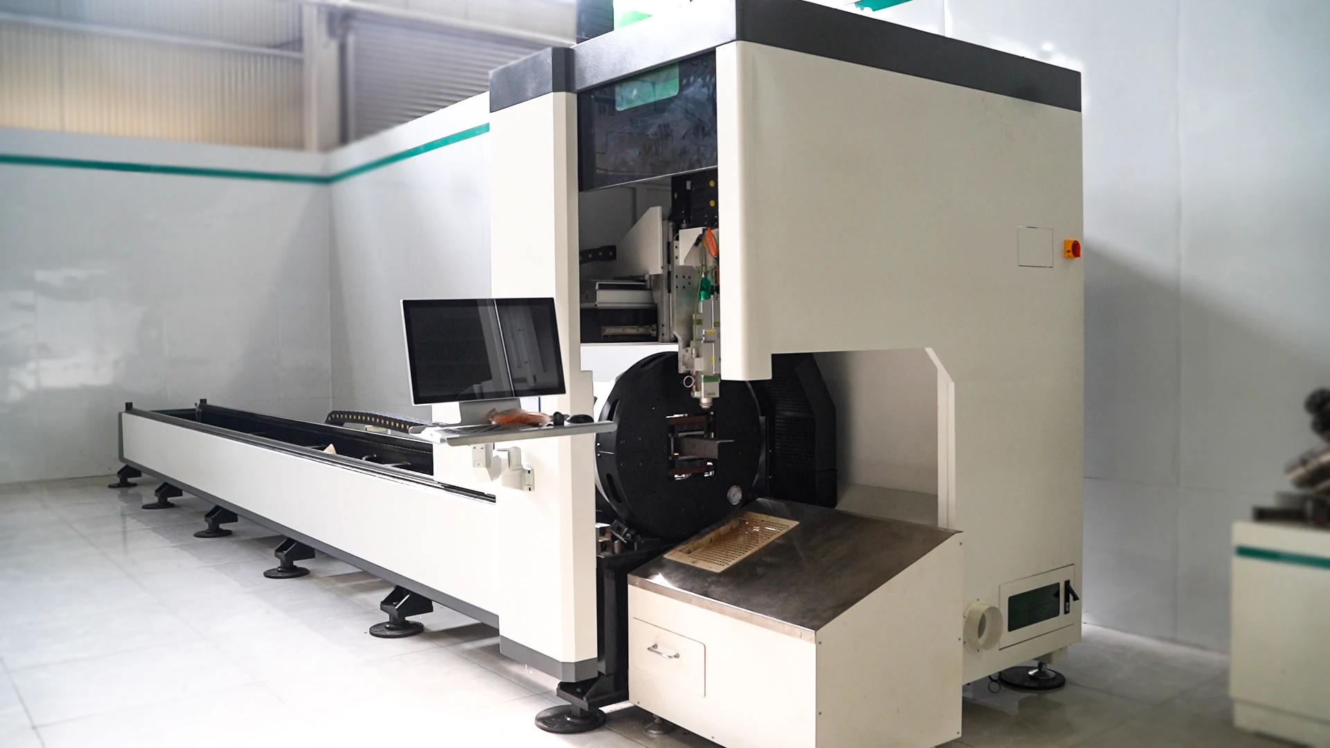 Fiber Laser Cutting Machine 1000W-6000W Metal Sheet Cutter Machine with Working Area 6000 X1500mm for SS/CS/ MS