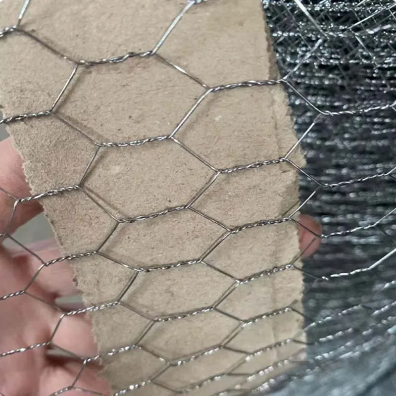 Metal Netting Galvanized Hexagonal twisted wire mesh fence for cattle sheep household breeding chicken duck isolation Farm fence