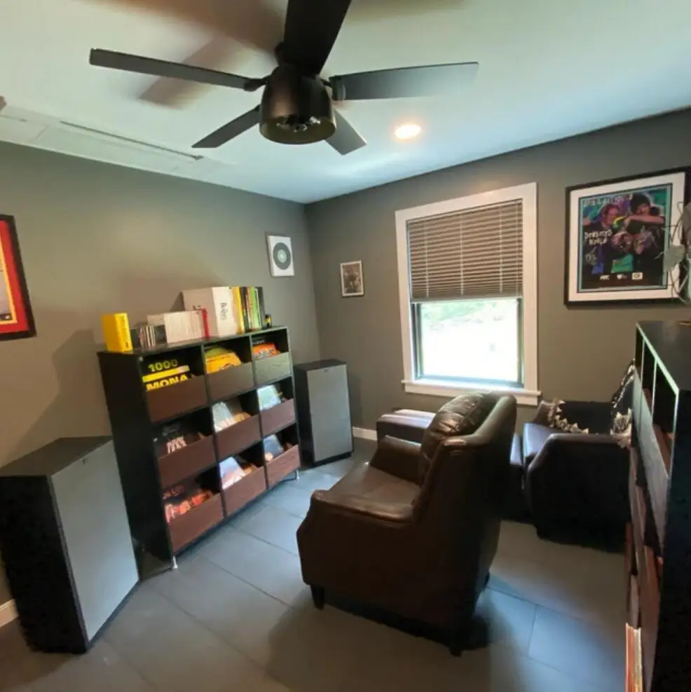 Custom Retro Wooden Record Player Table Vinyl Record Storage Cabinet for Living Room Bedroom