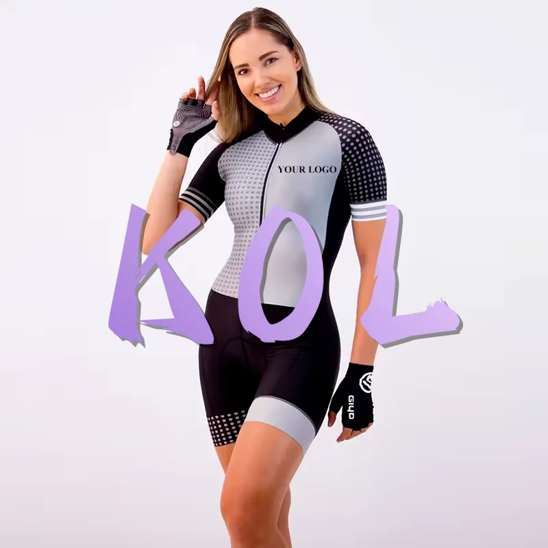 Женский спортивный костюм с коротким рукавом