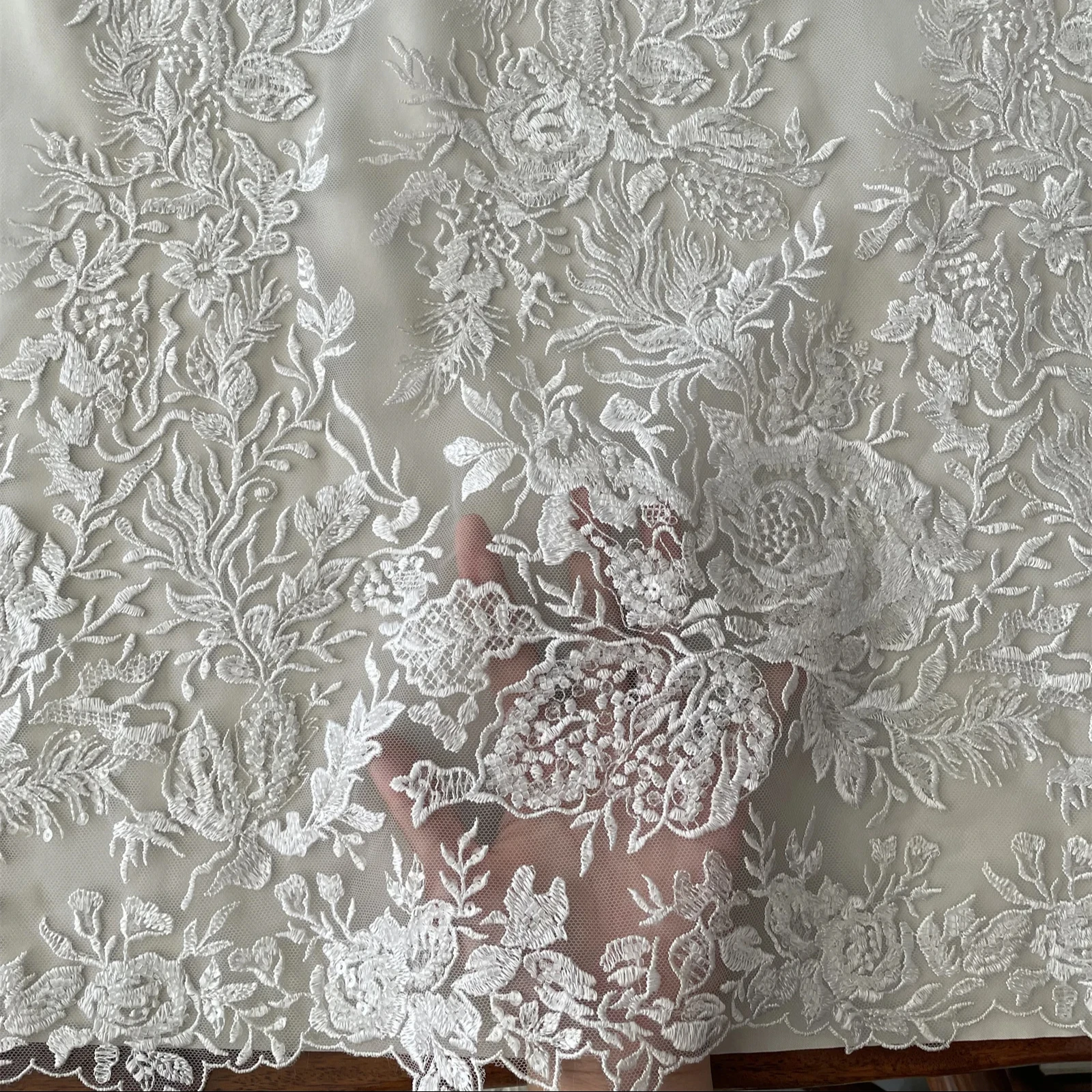 Wholesale High Quality Fancy Flower Wedding Tulle Net Beaded Lace Fabric for Women Wedding Dress