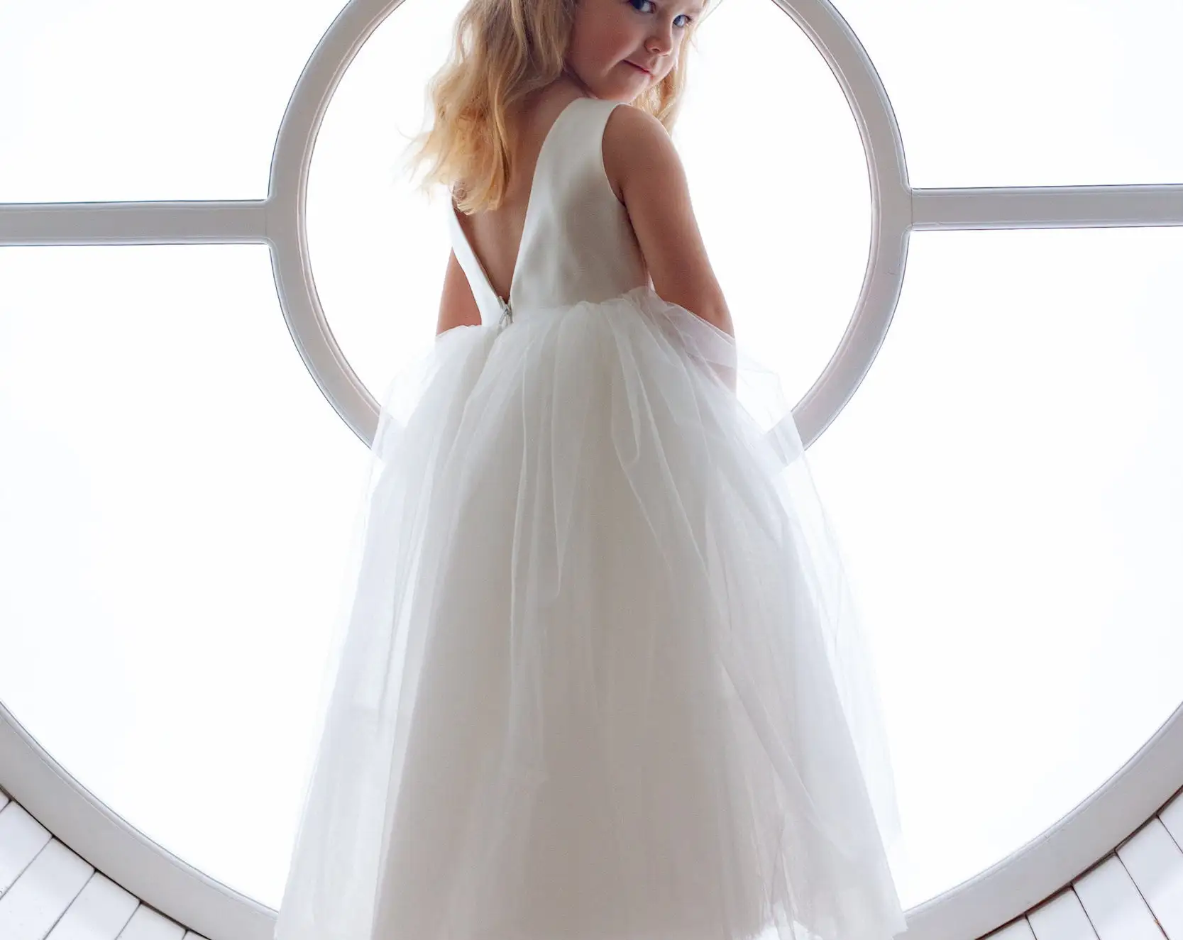 Simple tulle wedding short sleeve ball gown flower girls dress with lace cape